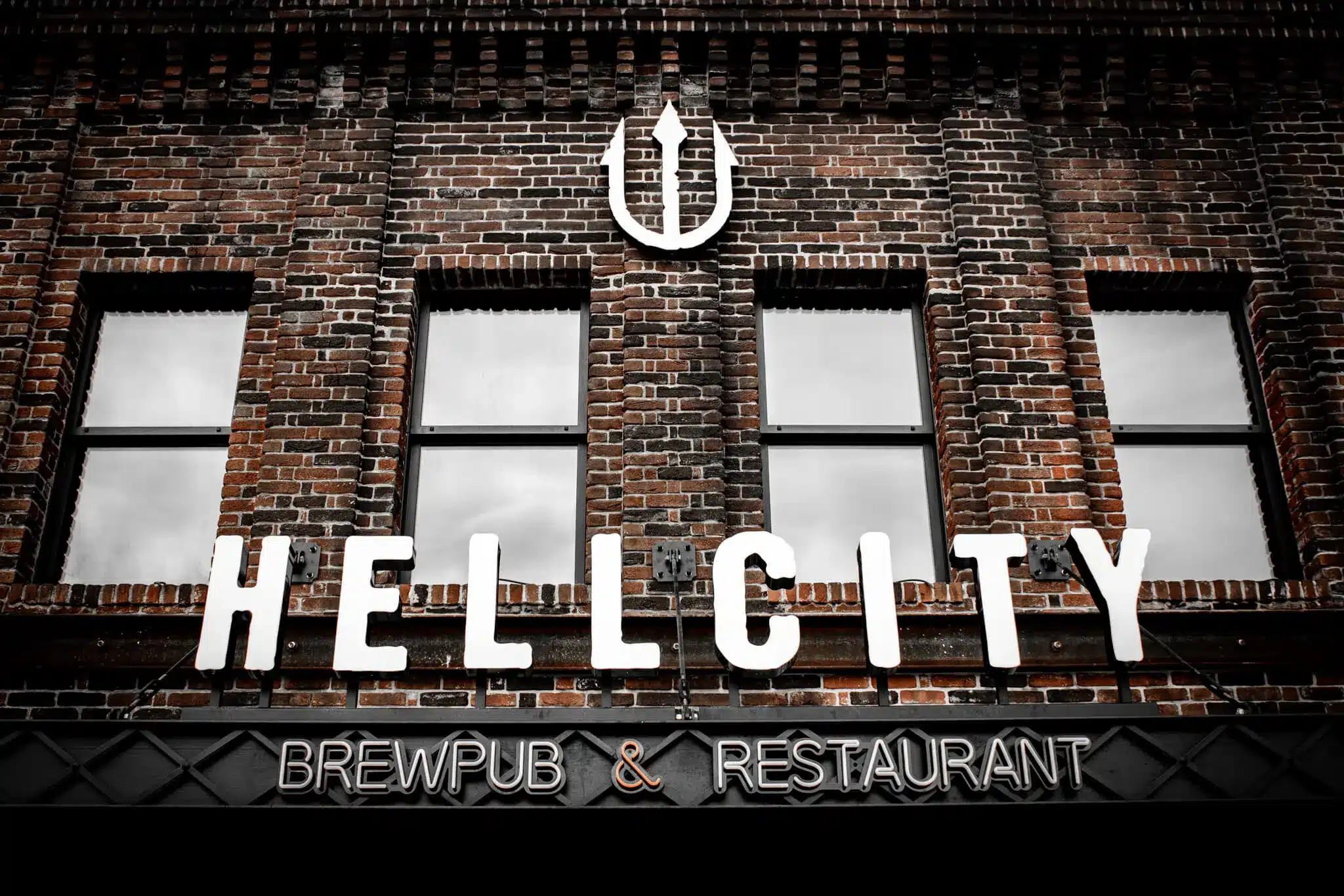Le Hellcity: un bar-brasserie au cœur de l’expérience Hellfest